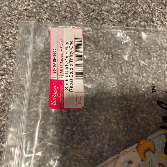 Studio Thirty - one, Tapestry Floral Flap. - Picture 3 of 3